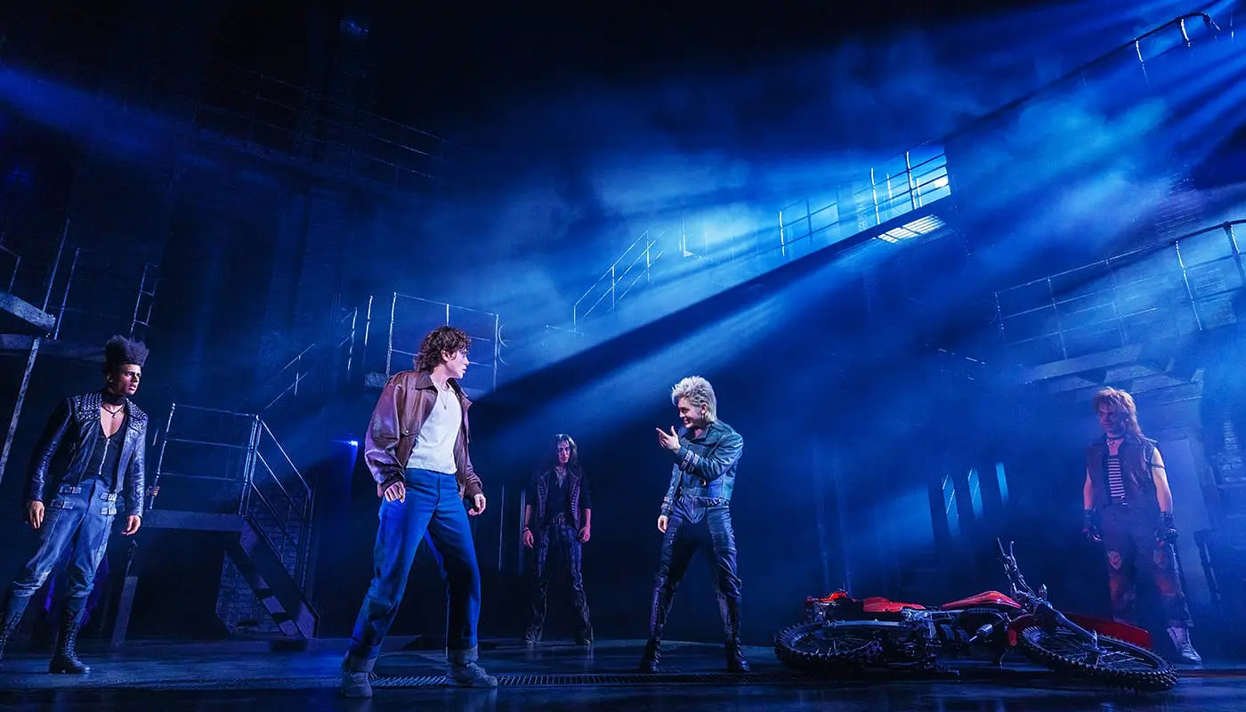 The Lost Boys Broadway Tickets - Skrekkkomedie