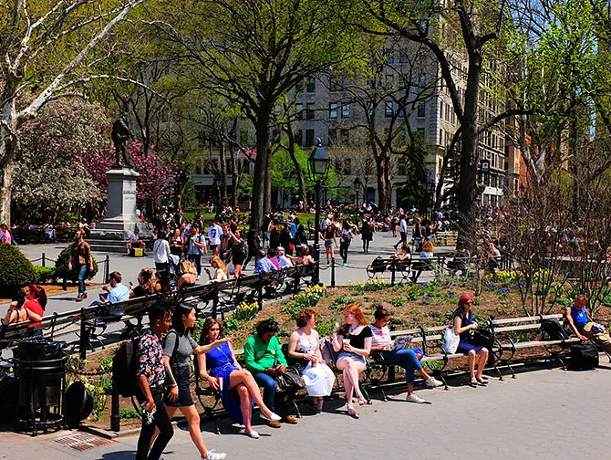 Washington Square Park i New York - Hjertet av New York University