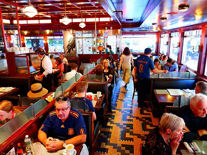 Diners i New York - Brooklyn Diner i Midtown Manhattan